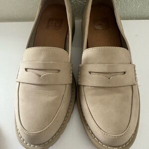 DV by Dolce Vita Women's Beige Loafers